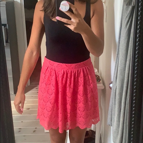 Pink lace mini skirt - size 7 - fits like a small - Picture 3 of 3